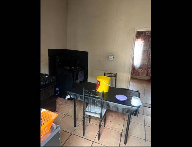 6 BEDROOM HOUSE FOR SALE IN TEMBISA CENTRAL